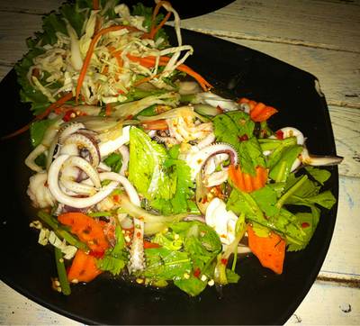 ยำทะเลรวม ที่ ร้านอาหาร ร้านประจำ ยำทะเลรวม ที่ ร้านอาหาร ร้านประจำ