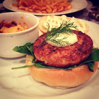 grilled salmon burger ที่ ร้านอาหาร Burger Factory