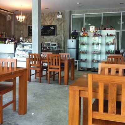 ร้านอาหาร The Village Garden Restaurant