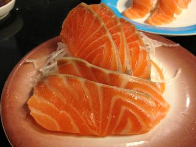 แซลมอนซาชิมิ ที่ ร้านอาหาร Heiroku Sushi เซ็นทรัล พระราม 9