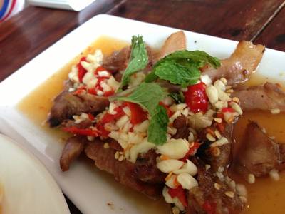 หมูสะเด็ด เมนูโปรด ที่ ร้านอาหาร ลาภปาก