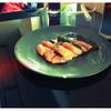 ปลาแซลมอนร้านนี้คำโต กะนำ้จิ้มซีฟู้ด อร่อยจิง ที่ ร้านอาหาร WAGAYA