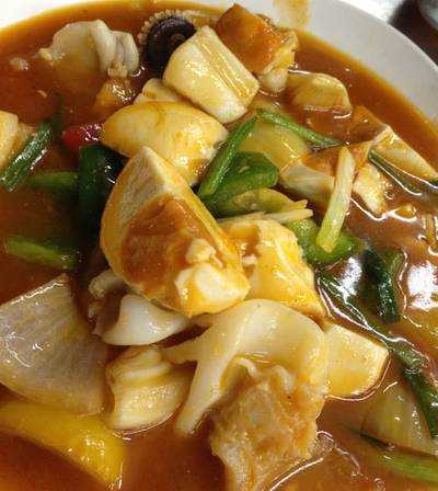 ปลาหมึกผัดไข่เค็ม  ที่ ร้านอาหาร ข้าวต้มอ้วนผอม