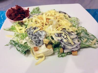 ซีซาร์สลัด ที่ ร้านอาหาร ลันตา พิซซ่าเตาถ่าน