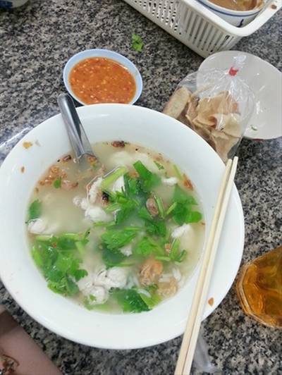 ข้าวต้มร้อนๆคล่องคอ ที่ ร้านอาหาร ฮ้อข้าวต้มปลา (กิมโป้)