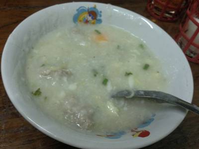 โจ๊กหมูใส่ไข่ ที่ ร้านอาหาร คั่วชามเปล