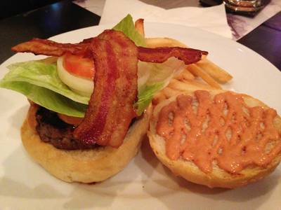 the factory burger ที่ ร้านอาหาร Burger Factory