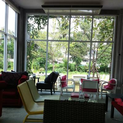 ร้านอาหาร The Village Garden Restaurant