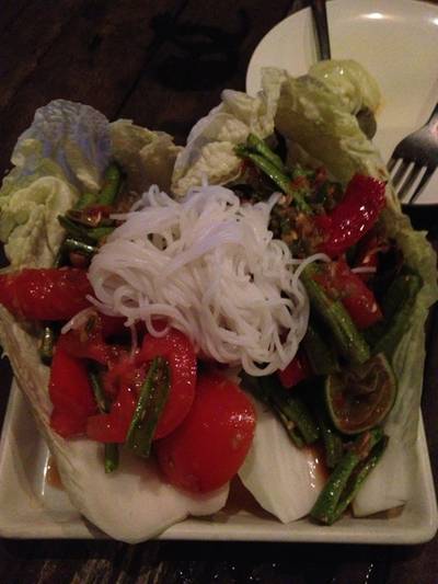 ตำถั่วคอหมู ที่ ร้านอาหาร แซบนิยม