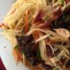 ส้มตำมะละกอตำไทยใส่ปู อันนี้ดีมาก ที่ ร้านอาหาร ส้มตำเจ๊จู