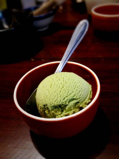 ไอศครีมชาเขียวในชุดครับ พอทานได้ แต่ไม่ปลื้ม ที่ ร้านอาหาร KUU Central World