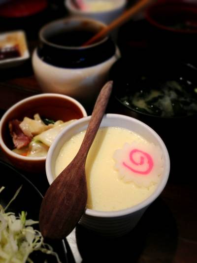 ชุดเครื่องเคียง พอถูไถครับ  ที่ ร้านอาหาร KUU Central World