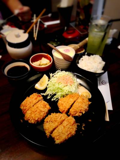 ชุดหมูสันในชุบเกล็ดขนมปังทอด กรอบนอก นุ่มใน ดีอันดับต้นๆ ในใจครับ ที่ ร้านอาหาร KUU Central World