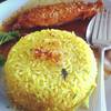 แซลมอนเทอริยากิ กับข้าวขมิ้น ที่ ร้านอาหาร ครัวศิลปาชีพ