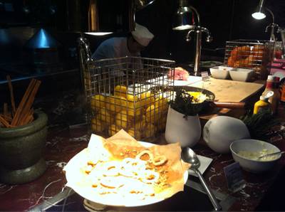 อีกด้านของไลน์ ที่ ร้านอาหาร Flavors @ Renaissance Ploenchit Hotel