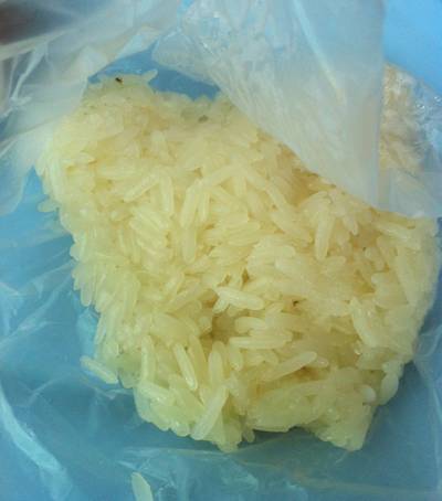 ข้าวเหนียวปั้นน้อย ๆ ( ยังไม่ได้ทานนะค่ะ มาเท่านี้จริงๆ) ที่ ร้านอาหาร ไก่ทอดเดชา
