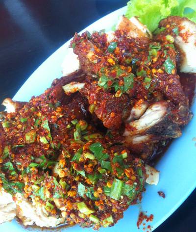 น้ำตกไก่ทอด ที่ ร้านอาหาร ไก่ทอดเดชา