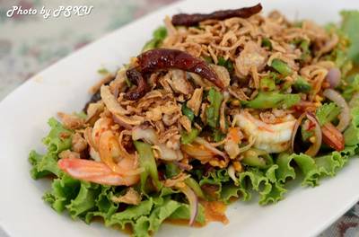 ยำถั่วพู 120 บาท  ที่ ร้านอาหาร สวนอาหารสมพงศ์ ปากน้ำ สมุทรปราการ