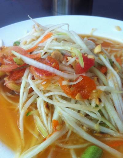 ส้มตำไทย ที่ ร้านอาหาร ไก่ทอดเดชา