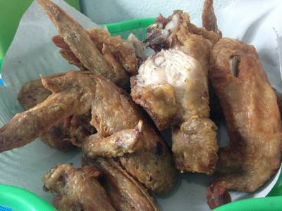 ไก่ทอดอร่อย!!! ที่ ร้านอาหาร ร้านไก่ทอด8กระทะ