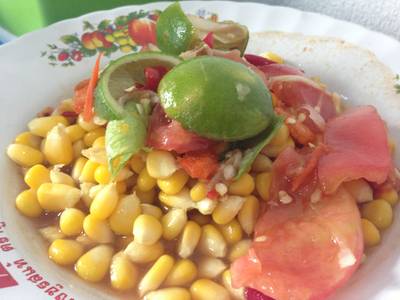 ส้มตำข้าวโพด ที่ ร้านอาหาร ร้านไก่ทอด8กระทะ