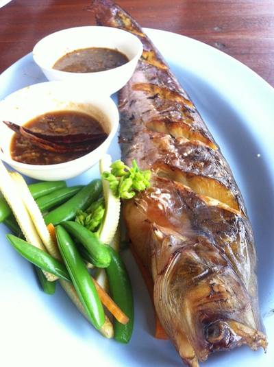 ปลาน้ำเงินย่าง ที่ ร้านอาหาร ต้นน้ำ บางปะอิน