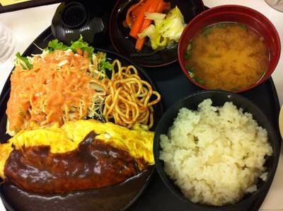 เซตข้าวห่อไข่ ที่ ร้านอาหาร อุมาอิเตะอิ