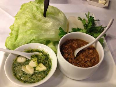 ก๋วยเตี๋ยวห่อหมูสับ ที่ ร้านอาหาร Another Hound Café 