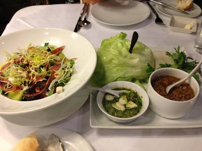 ร้านอาหาร Another Hound Café 