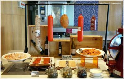 ร้านอาหาร The World Centara Grand Hotel