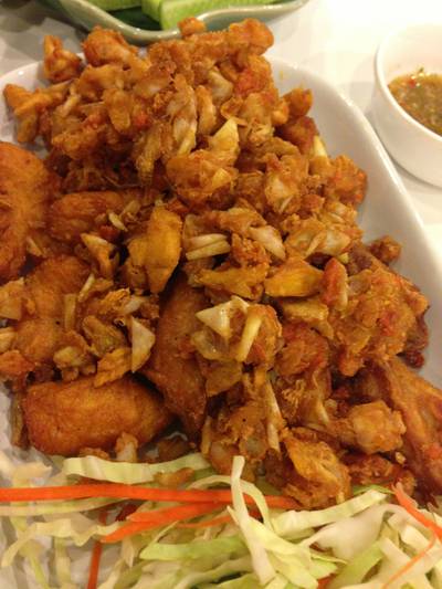 ไก่ทอดขมิ้น ที่ ร้านอาหาร ข้าวหอม อันดามัน