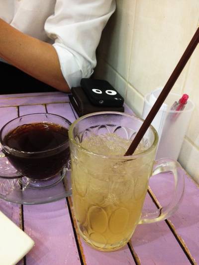 น้ำผึ้งมะนาวโซดา และชามะนาวร้อน ที่ ร้านอาหาร หนิง นมสด