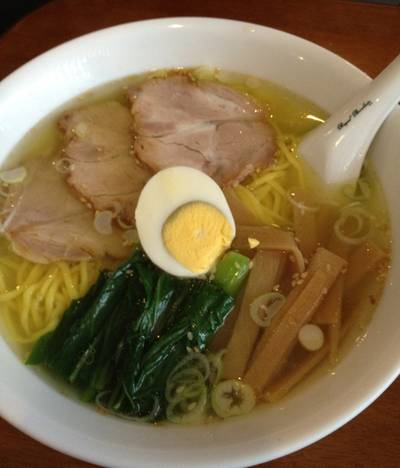Shio Ramen น้ำซุปอร่อย ที่ ร้านอาหาร โมโมทาโร่
