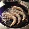 กุ้งแบบแกะเปลือกให้ด้วย ^^ ที่ ร้านอาหาร Sumi Sea The Nine