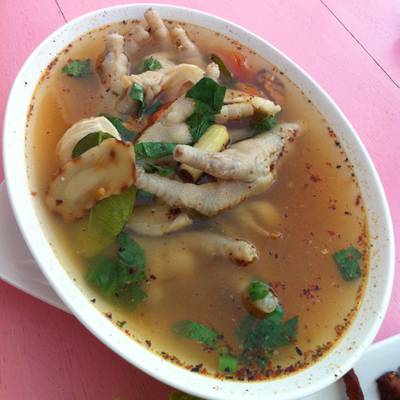 ต้มซุปเปอร์ขาไก่ ที่ ร้านอาหาร ตำยิ้ม ถนนบางขุนเทียน-ชายทะเล