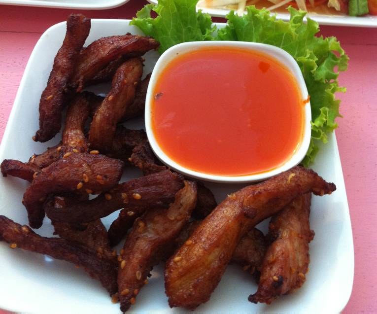 หมูแดดเดียว ที่ ร้านอาหาร ตำยิ้ม ถนนบางขุนเทียน-ชายทะเล