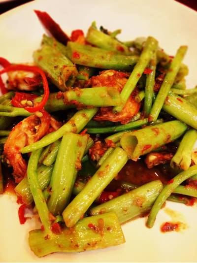ผักบุ้งผัดกะปิ ที่ ร้านอาหาร ณ หาดใหญ่