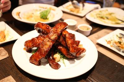 ซี่โครงจ้า ที่ ร้านอาหาร Wine I Love You CDC