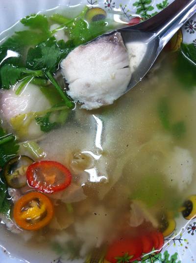 ข้าวต้มปลากะพง ที่ ร้านอาหาร ข้าวต้มปลาเฮียหวาน