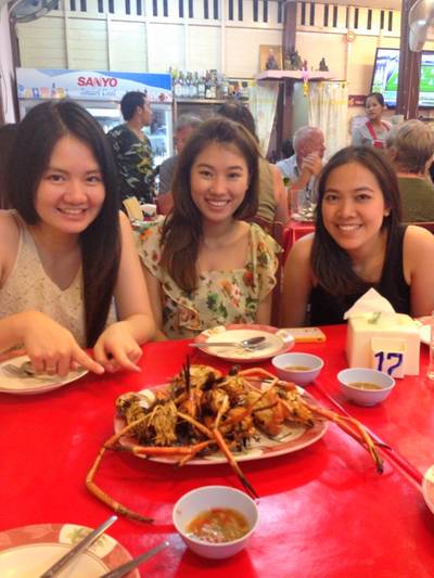 รสชาติอาหารธรรมดามาก ถ่ายคนกินดีกว่า ,,  555 ที่ ร้านอาหาร ครัวลุงจ่า