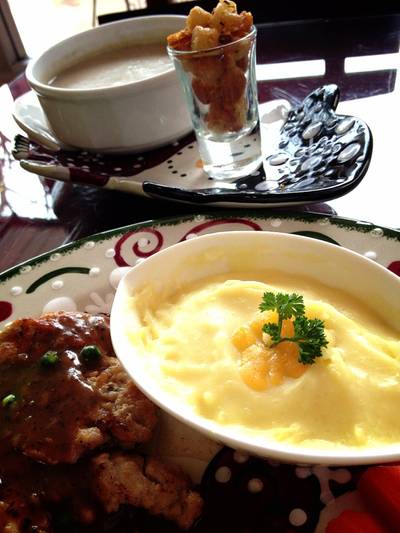 มันบดในจานสเต็ก น่าทานมาก ที่ ร้านอาหาร Chicago Steak and Grill มันบดในจานสเต็ก น่าทานมาก ที่ ร้านอาหาร Chicago Steak and Grill