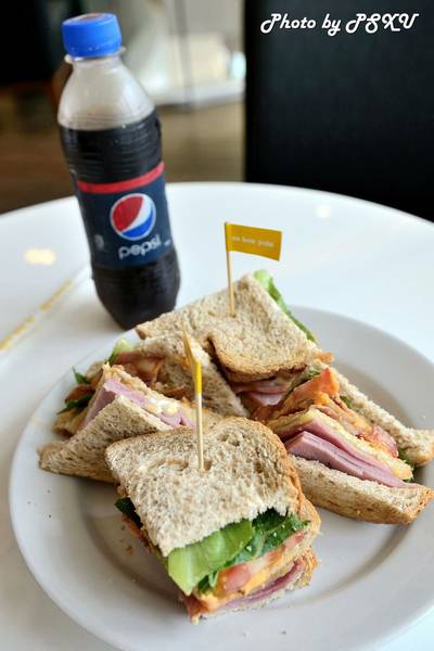 Smoked Ham Club Sandwich 160 บาท ที่ ร้านอาหาร Au Bon Pain โรงพยาบาลกรุงเทพ