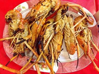 กุ้งแม่น้ำ  ใช้ได้เมื่อทานริมทะเล ตัวไม่ใหญ่มาก แต่ถ้าเทียบกับราคาถือว่าถูก ที่ ร้านอาหาร ครัวลุงจ่า