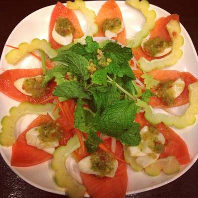 แซลมอนแช่น้ำปลา ที่ ร้านอาหาร โรงลาบยโสธร