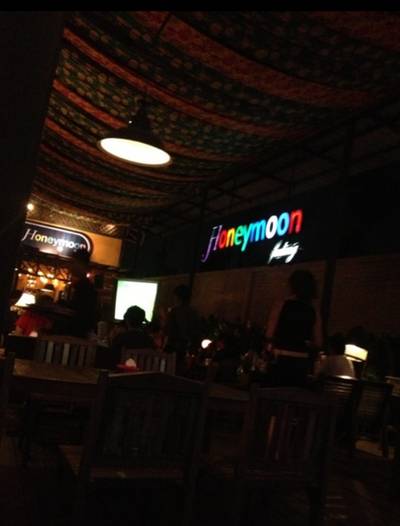 ร้านอาหาร Honeymoon