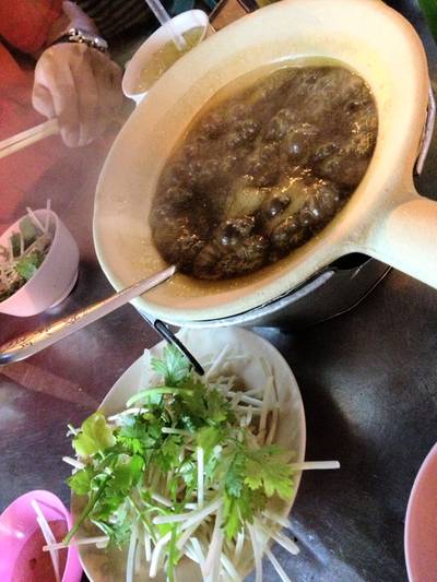 หูหลามร้อนๆ ที่ ร้านอาหาร เฮียตือ เยาวราช