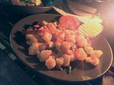 กุ้งผัดเผ็ดพริก ,, น่าจะชื่อประมานนี้. อร่อยดีนะ  ที่ ร้านอาหาร แจ่มจันทร์ บาร์ แอนด์ บิสโทร