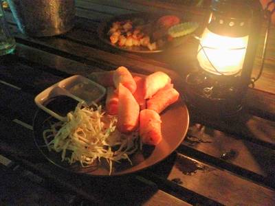 ปอเปี๊ยะใส้ชีสส. อร่อยดี เป็นชีสแผ่นนะคะ เยิ้ม ๆ ที่ ร้านอาหาร แจ่มจันทร์ บาร์ แอนด์ บิสโทร