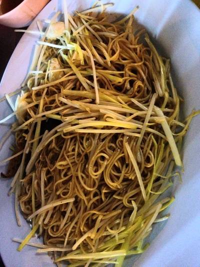 หมี่ผัดฮ่องกง ที่ ร้านอาหาร เฮียตือ เยาวราช