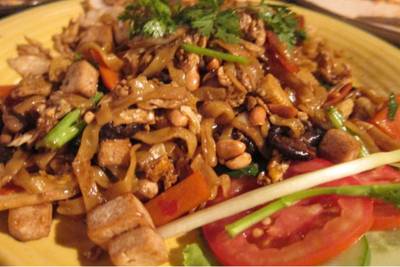 ผัดไทย ที่ ร้านอาหาร สาละวิน ผัดไทย ที่ ร้านอาหาร สาละวิน